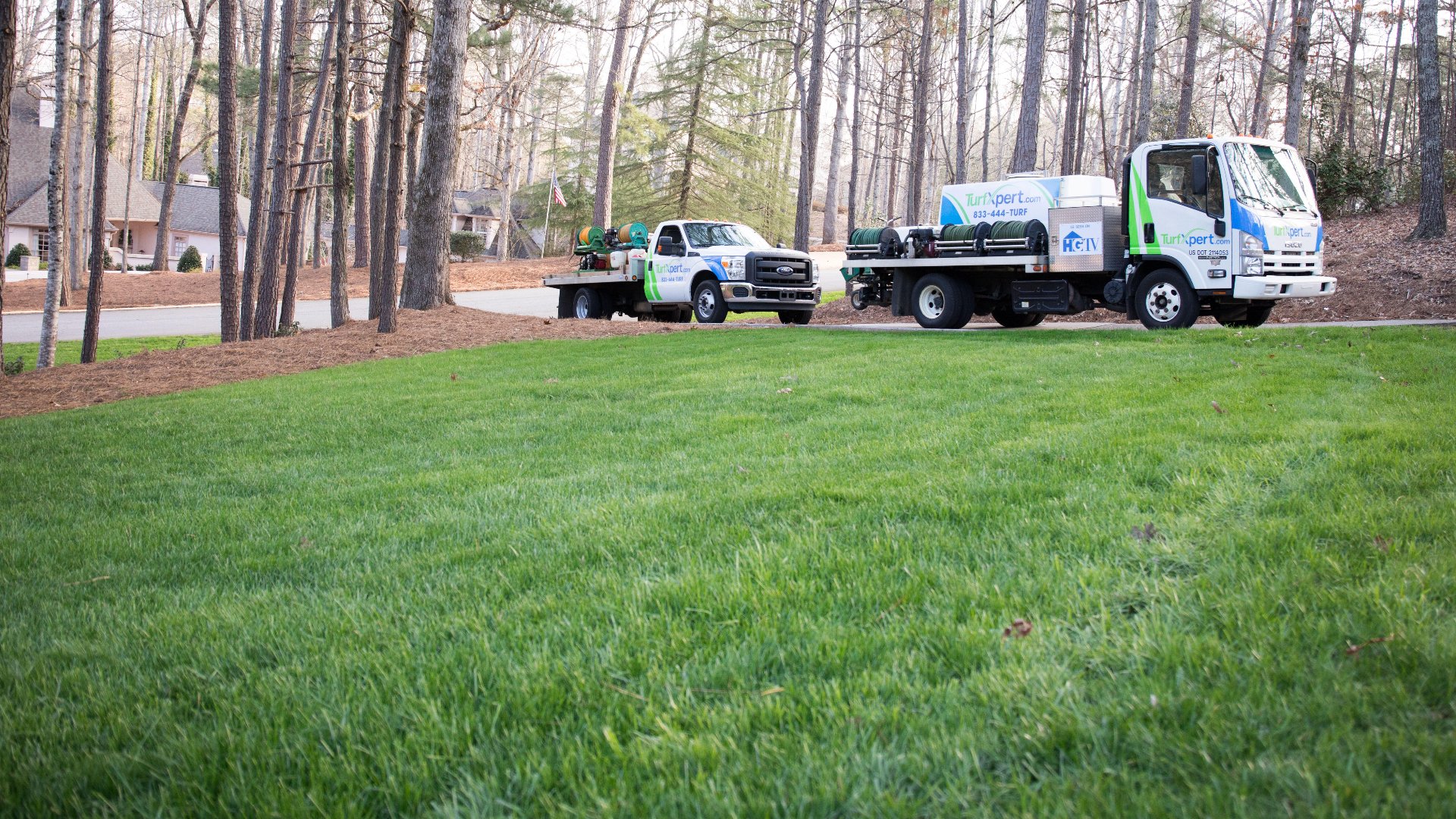 Two Lawn Care Services That Can Help Your Lawn Thrive This Fall